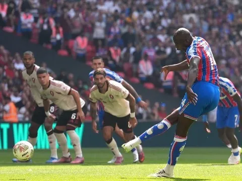 Crystal Palace 2-2 (pen 3-2) Liverpool: Bản lĩnh luân lưu định đoạt; Tân binh toả sáng vẫn gục ngã
