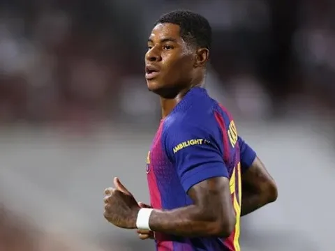 HLV Flick bức xúc vì Barca chưa thể đăng ký Rashford