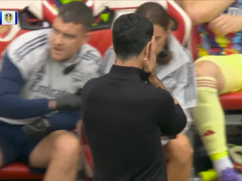 Arteta ôm đầu tiếc nuối sau pha bỏ lỡ của Gyokeres