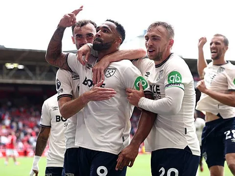 Bùng nổ cuối trận, West Ham hủy diệt Nottingham