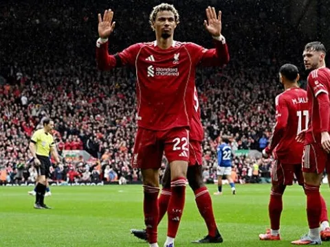 Chấm điểm Liverpool: Gravenberch xuất sắc; Ekitike toàn diện