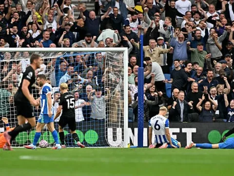 Van Hecke đốt lưới nhà, Tottenham giành 1 điểm nghẹt thở