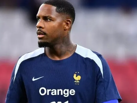 Sai lầm của Sanchez mở đường giúp Chelsea theo đuổi Mike Maignan