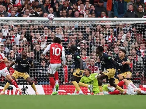 Eze bỏ lỡ cơ hội mười mươi khiến Arsenal tiếc nuối