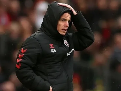 Regis Le Bris thất vọng, Sunderland lộ hạn chế trước Man Utd