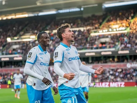Thắng 4 trận liền, Marseille lên ngôi đầu Ligue 1