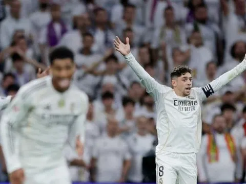 El Clasico hỗn loạn: Real Madrid hạ Barcelona, sáu thẻ vàng và một thẻ đỏ