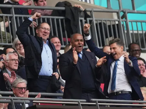 John Textor và ván cờ sinh tử quanh thương vụ mua lại Wolverhampton