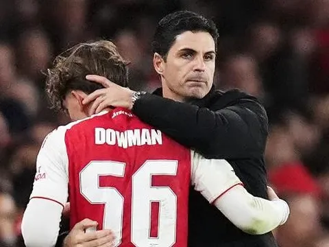 Dowman phá kỷ lục tuổi tác, mở ra thế hệ vàng mới cho Arsenal