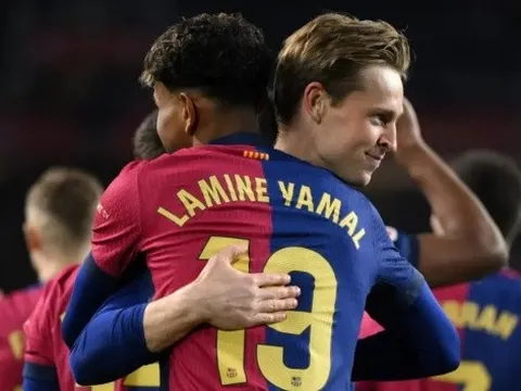 De Jong khen Yamal: “Cậu ấy luôn tạo khác biệt cho Barca”
