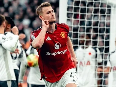 Man United hòa Tottenham 2-2: Cảm xúc vỡ òa và những dấu hỏi lớn