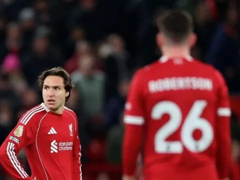 Liverpool tiếp tục thất bại, chuỗi 6/7 trận trắng tay