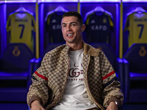 Những đôi chân bạc tỷ và khoảng lặng sau ánh hào quang