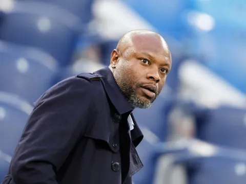 Gallas hối thúc Chelsea mời Simeone làm thuyền trưởng mới