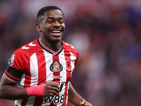Sunderland hét giá 45 triệu bảng vụ Noah Sadiki với MU