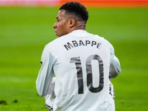 HLV Arbeloa lo lắng về chấn thương của Kylian Mbappe