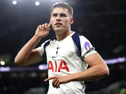 MU nhắm chiêu mộ Micky van de Ven giá 65 triệu euro