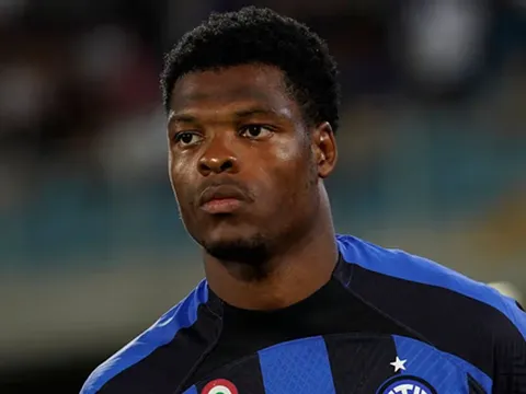 Romano xác nhận Liverpool chưa từ bỏ Denzel Dumfries