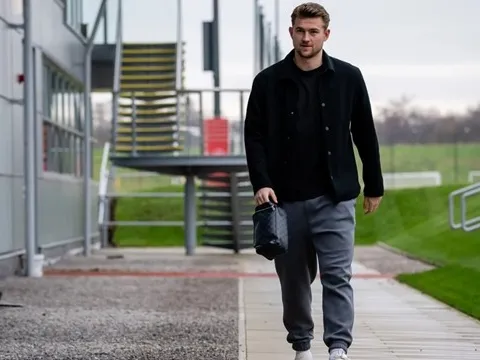 MU không thể đặt cược tương lai vào De Ligt và Martinez