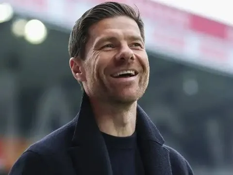 Chelsea gạch tên Xabi Alonso khỏi danh sách ứng viên "cứu giá"