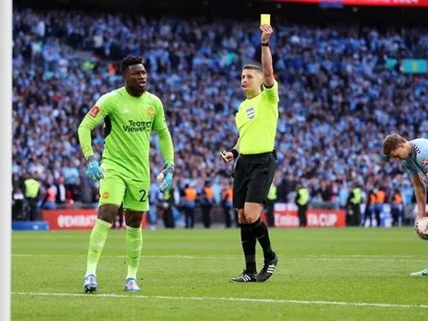 Vì sao Onana nhận 2 thẻ vàng vẫn tiếp tục được thi đấu?