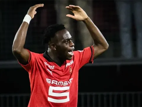 Rennes sẵn sàng bán Kalimuendo trong tháng 1