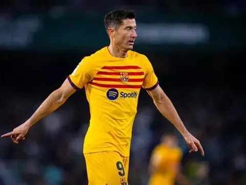 Sao Barca tâng bốc Mbappe và Bellingham