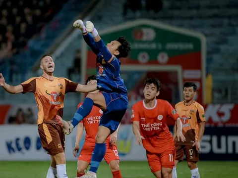Vòng 16 V-League: HAGL, Nam Định 'phá tan' Hàng Đẫy; Dàn tuyển thủ báo tin vui cho HLV Kim Sang-sik