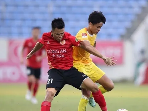 Văn Thanh nhận thẻ đỏ, CAHN gục ngã trước Quảng Nam