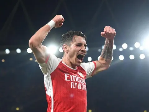 Mua Calafiori, Arsenal ra phán quyết cho Kiwior