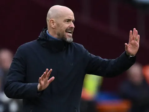 CĐV Man Utd tức tối: "Bạn sẽ bị đuổi vào sáng mai"