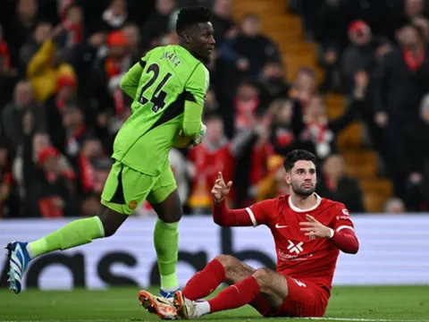 Mất điểm tai hại, Carragher chỉ ra tội đồ của Liverpool