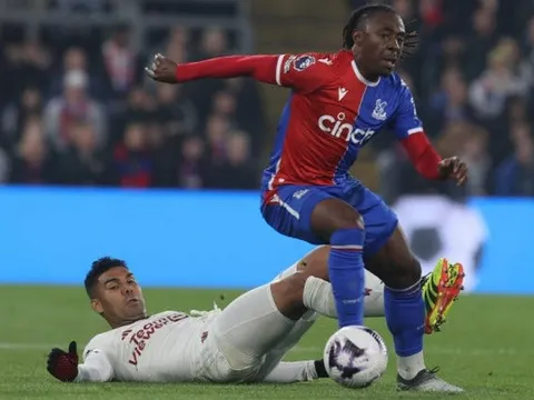 Thảm họa Casemiro bị qua người 7 lần!