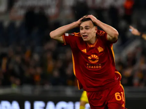 Báu vật của Mourinho xúc động phát khóc sau khi tạo kỷ lục