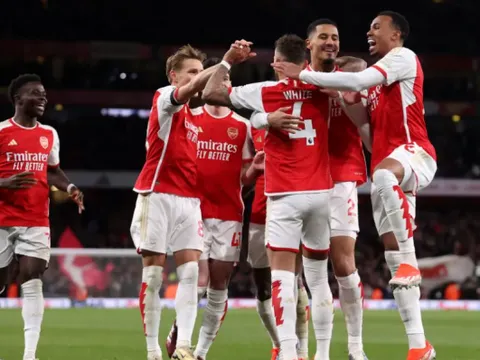 Tomiyasu nêu bật lợi thế của Arsenal trước Man United