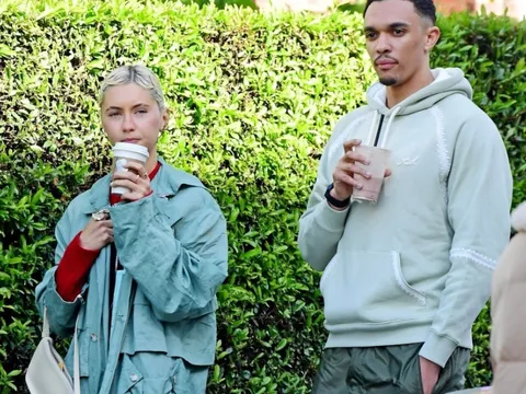 Alexander-Arnold dạo phố cùng con gái minh tinh Hollywood