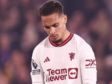 0 tạt, 0 rê, 0 tắc bóng: Trò cưng có thể đá bay ghế Ten Hag