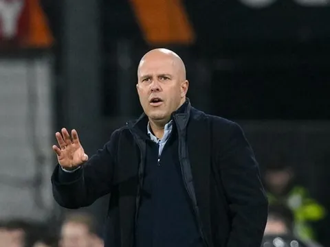 Arne Slot phá vỡ im lặng về tin đồn thay Jurgen Klopp