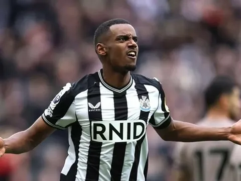 Arsenal chán chường khi nghe tin về Isak