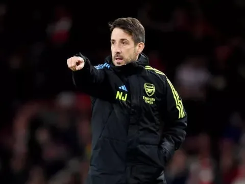 Arsenal cho Tottenham sáng mắt