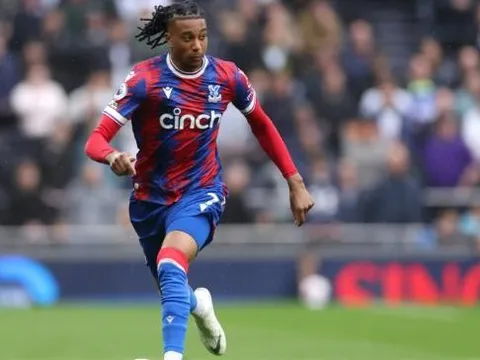 Arsenal, M.U đấu đá vì ngôi sao Palace