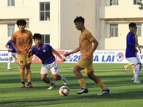 Đội bóng của thầy Park lên đầu bảng, HLV U23 Thái Lan từ chức