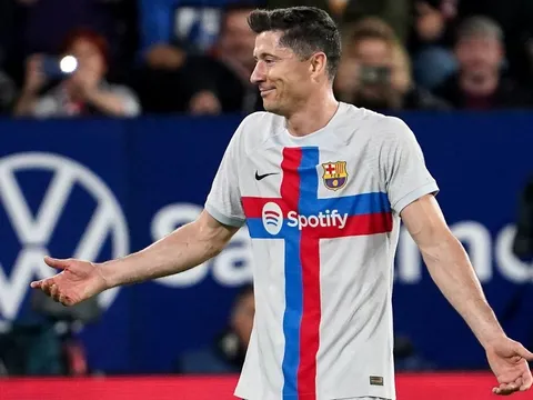 Barca muốn đẩy Lewandowski sang Saudi Pro League