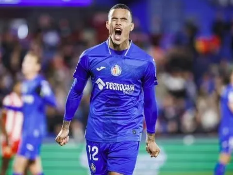 Barca trao áo số 10 của Messi cho Greenwood