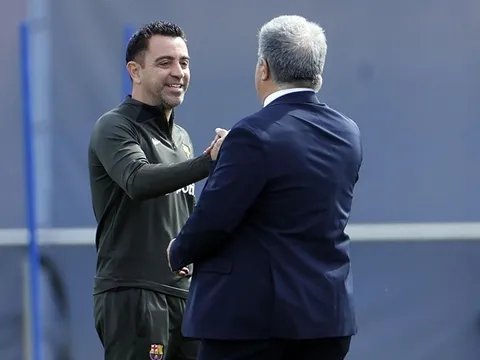 Biến mới vụ Xavi, Laporta chưa thể sớm sa thải HLV trưởng