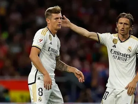 "Bố già" Florentino Perez đích thân giải quyết hợp đồng của Kroos, Modric