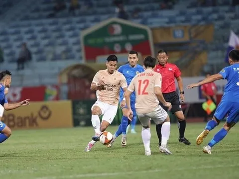 HLV Gong bất lực, CAHN gây thất vọng trước Quảng Nam