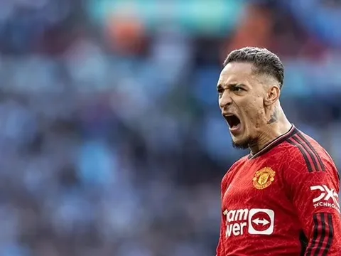 Cà khịa đối thủ, Antony nhận lấy lời đáp trả "cứa tim" đầy mỉa mai