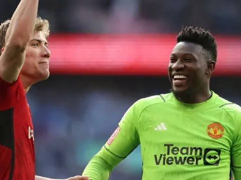 Cái giá phải trả với MU rất đắt nếu cố giữ 1 "nhân vật phản diện"