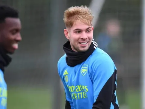 Campbell khuyên Arteta tàn nhẫn với số 10